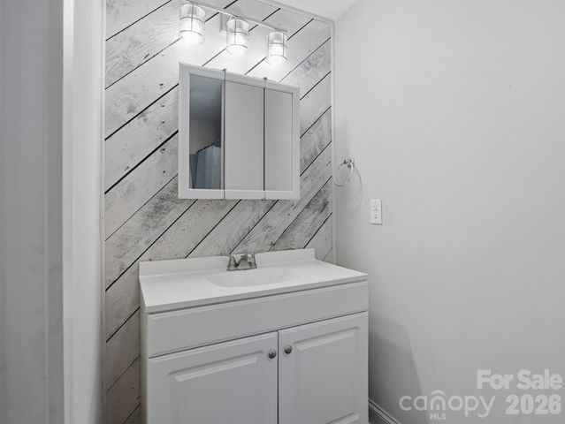 61 27th Street NW, Hickory, NC 28601