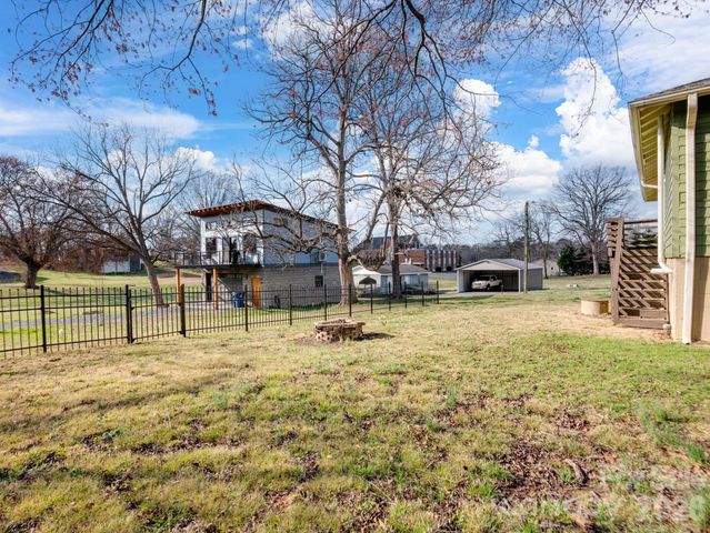 61 27th Street NW, Hickory, NC 28601