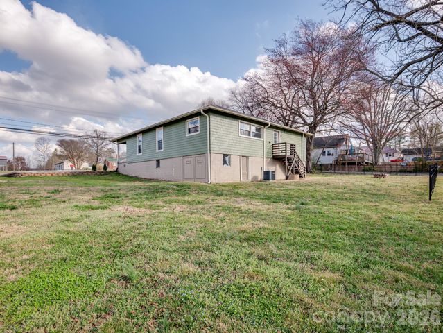 61 27th Street NW, Hickory, NC 28601