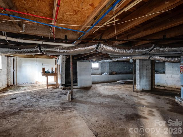 61 27th Street NW, Hickory, NC 28601