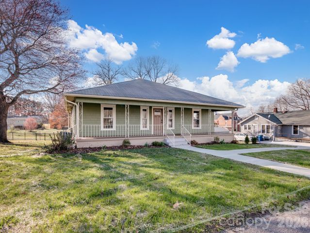 61 27th Street NW, Hickory, NC 28601