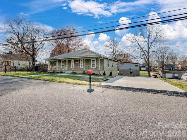 61 27th Street NW, Hickory, NC 28601