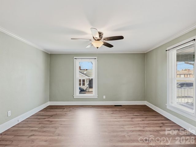 61 27th Street NW, Hickory, NC 28601