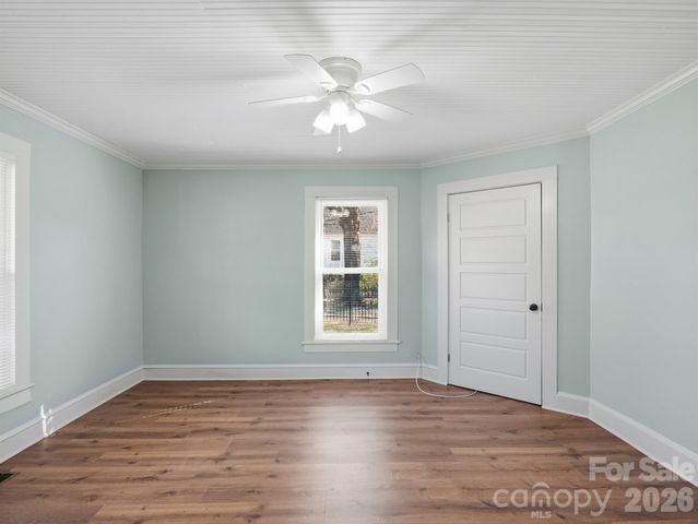 61 27th Street NW, Hickory, NC 28601