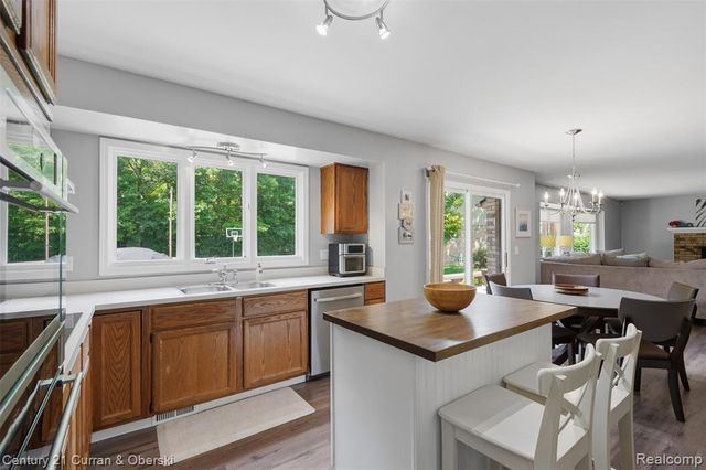 47008 Cider Mill Drive, Novi, MI 48374