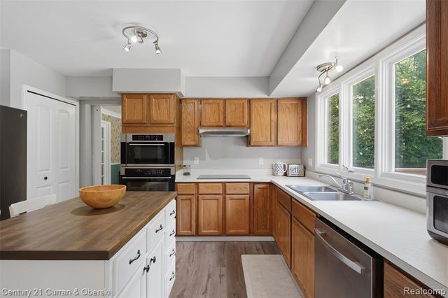 47008 Cider Mill Drive, Novi, MI 48374