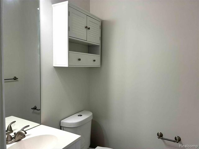 44782 Gwinnett Loop, Novi, MI 48377