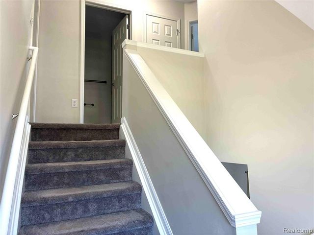 44782 Gwinnett Loop, Novi, MI 48377