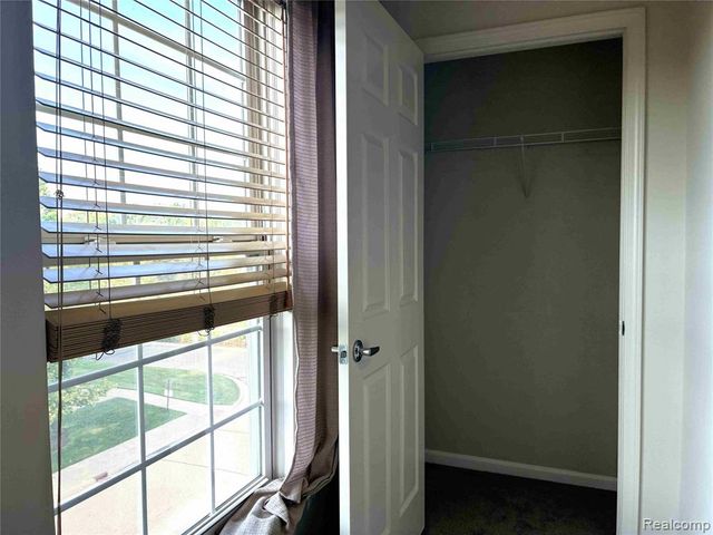 44782 Gwinnett Loop, Novi, MI 48377