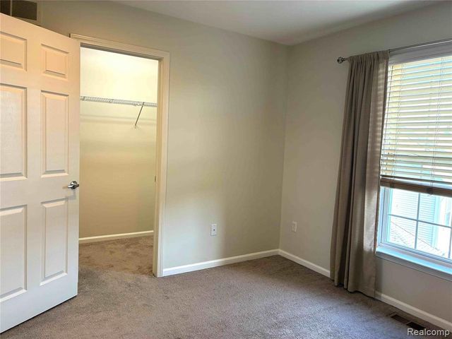 44782 Gwinnett Loop, Novi, MI 48377