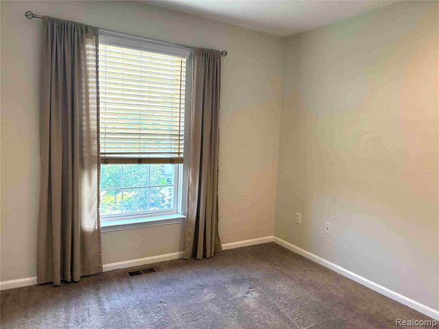 44782 Gwinnett Loop, Novi, MI 48377