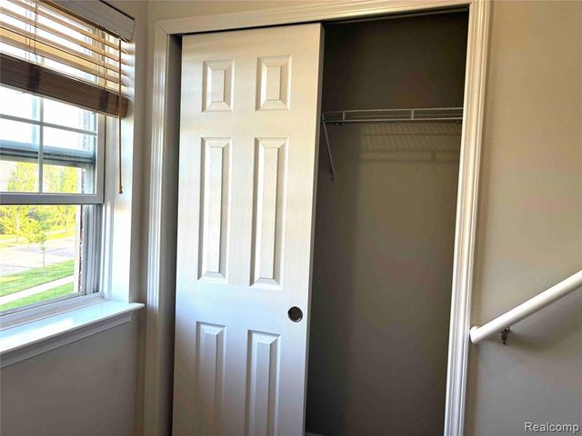 44782 Gwinnett Loop, Novi, MI 48377