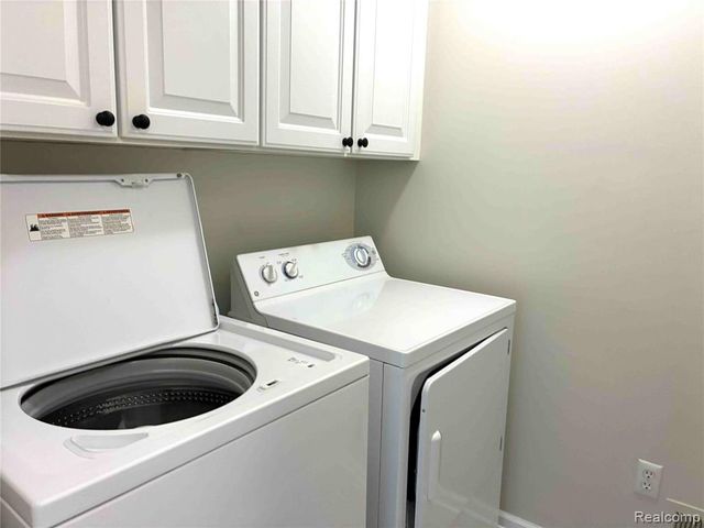 44782 Gwinnett Loop, Novi, MI 48377