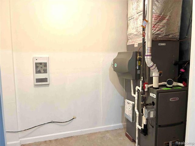 44782 Gwinnett Loop, Novi, MI 48377