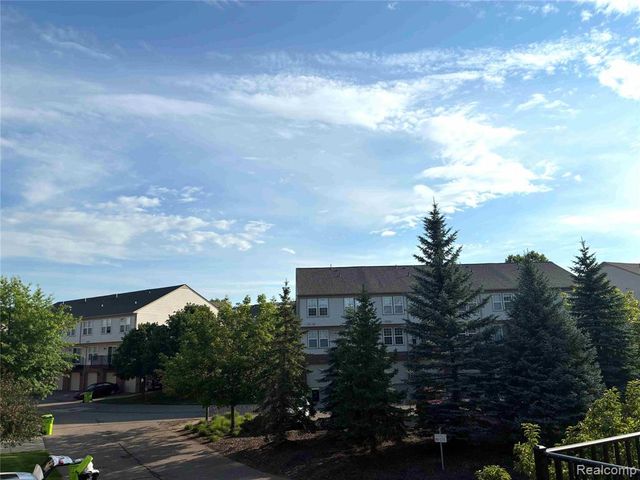44782 Gwinnett Loop, Novi, MI 48377