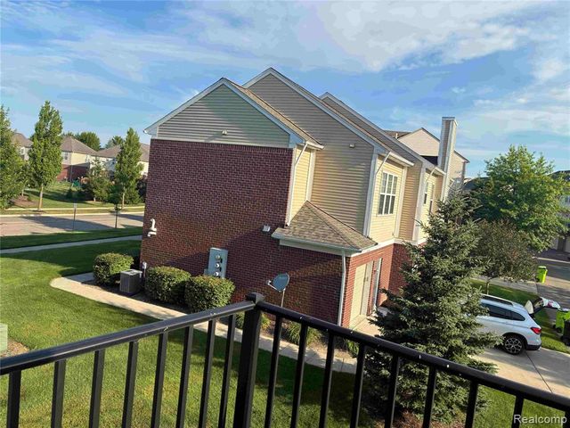 44782 Gwinnett Loop, Novi, MI 48377