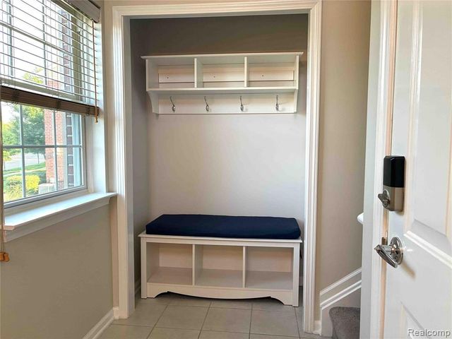 44782 Gwinnett Loop, Novi, MI 48377