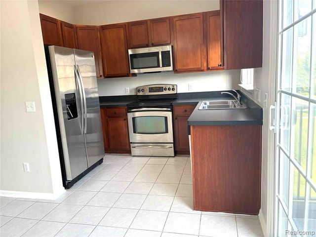 44782 Gwinnett Loop, Novi, MI 48377