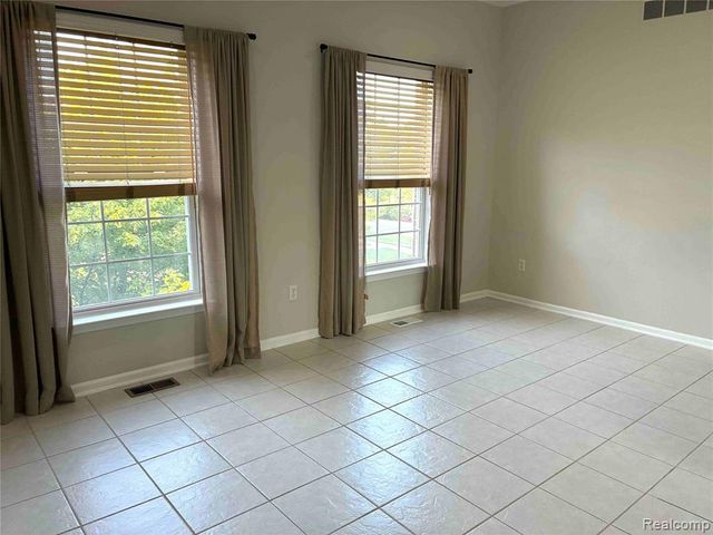 44782 Gwinnett Loop, Novi, MI 48377