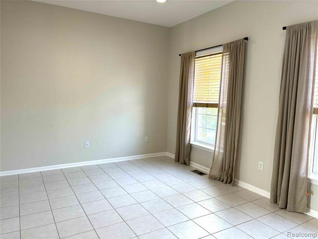 44782 Gwinnett Loop, Novi, MI 48377
