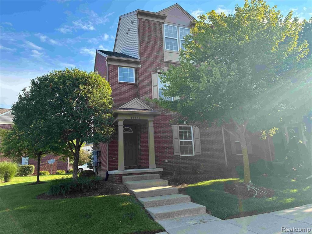 44782 Gwinnett Loop, Novi, MI 48377