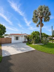 4730 NE 3rd Avenue, Oakland Park, FL 33334