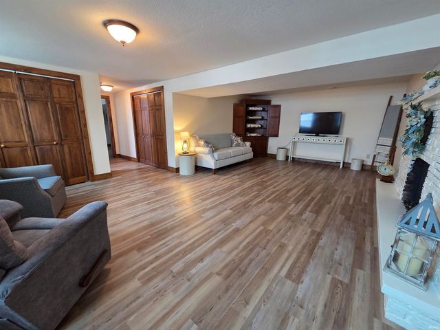 8125 E U.S. 33 Highway, Churubusco, IN 46723