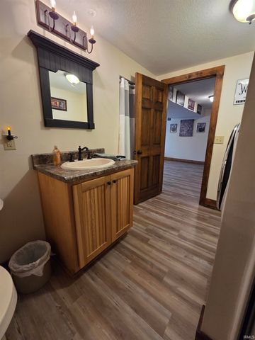 8125 E U.S. 33 Highway, Churubusco, IN 46723