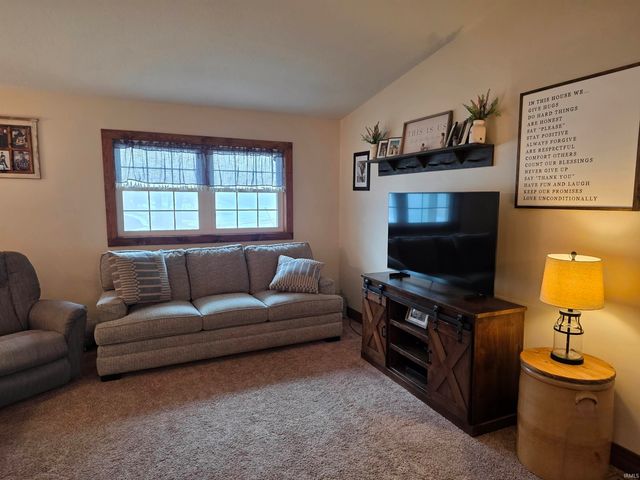 8125 E U.S. 33 Highway, Churubusco, IN 46723