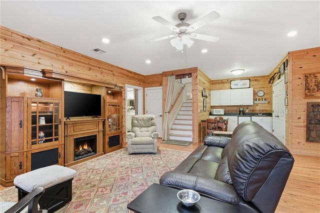 335 Laurel Place Drive, Cornelia, GA 30531