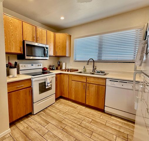 836 Orinoco Drive SE, Rio Rancho, NM 87124