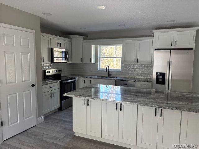 9179 N Commodore Drive, Dunnellon, FL 34434