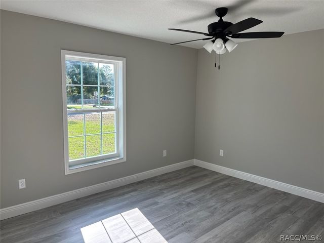 9179 N Commodore Drive, Dunnellon, FL 34434