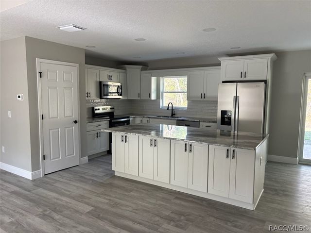 9179 N Commodore Drive, Dunnellon, FL 34434