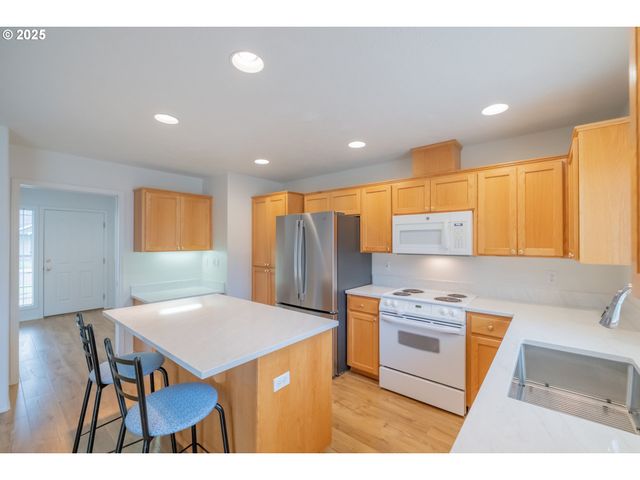 1851 COUGAR Ave, Albany, OR 97321