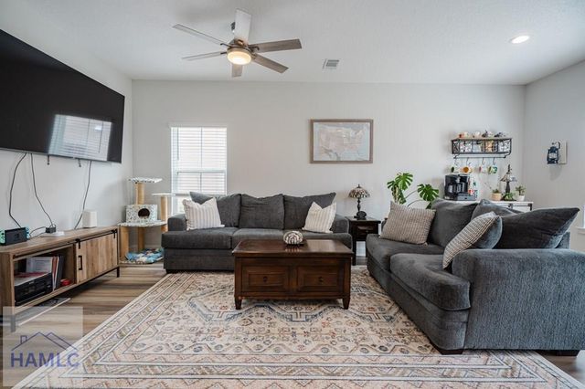 890 Grayson Avenue, Hinesville, GA 31313