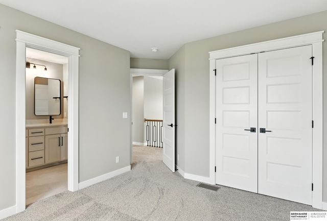 20052 R Street, Omaha, NE 68135