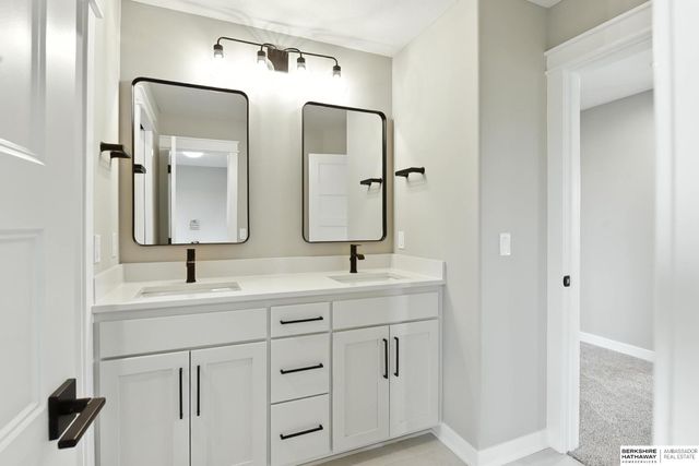 20052 R Street, Omaha, NE 68135