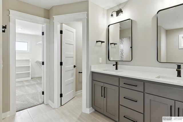 20052 R Street, Omaha, NE 68135