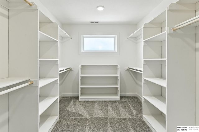 20052 R Street, Omaha, NE 68135