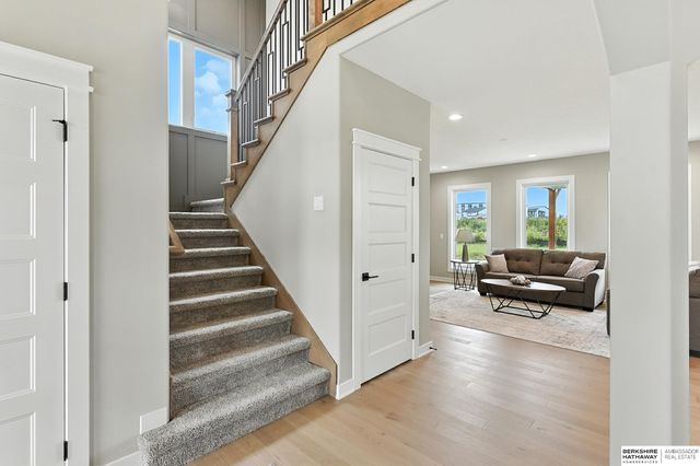 20052 R Street, Omaha, NE 68135