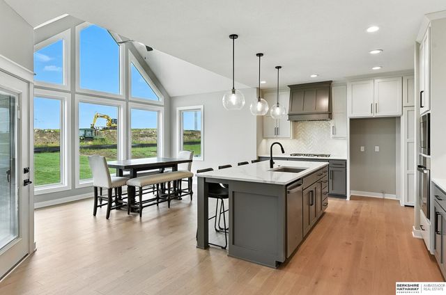 20052 R Street, Omaha, NE 68135