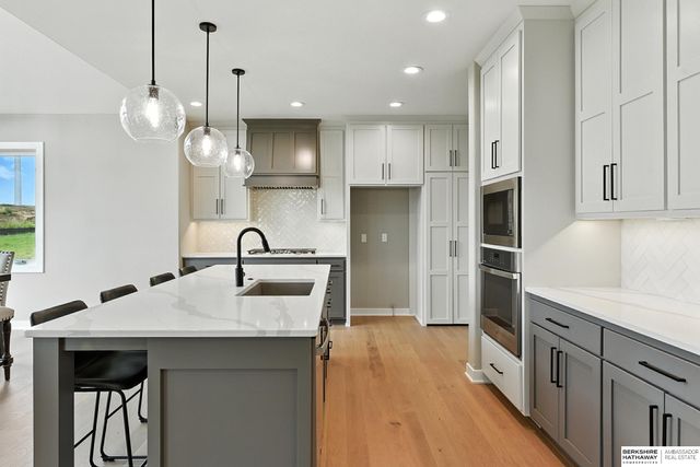 20052 R Street, Omaha, NE 68135