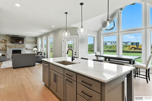 20052 R Street, Omaha, NE 68135