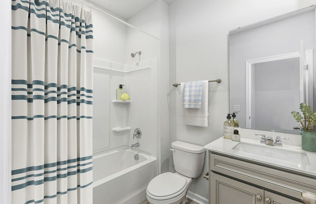 Image 10 of property listing at 799 Meadowbrook Lane, Summerville, SC 29483