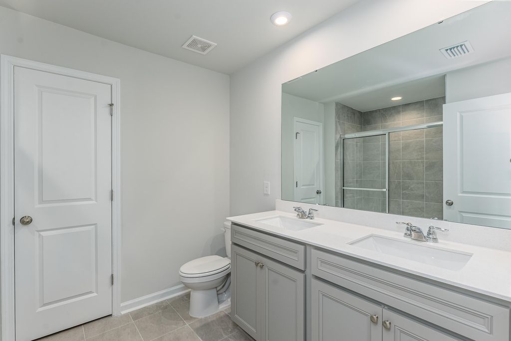 Image 13 of property listing at 799 Meadowbrook Lane, Summerville, SC 29483