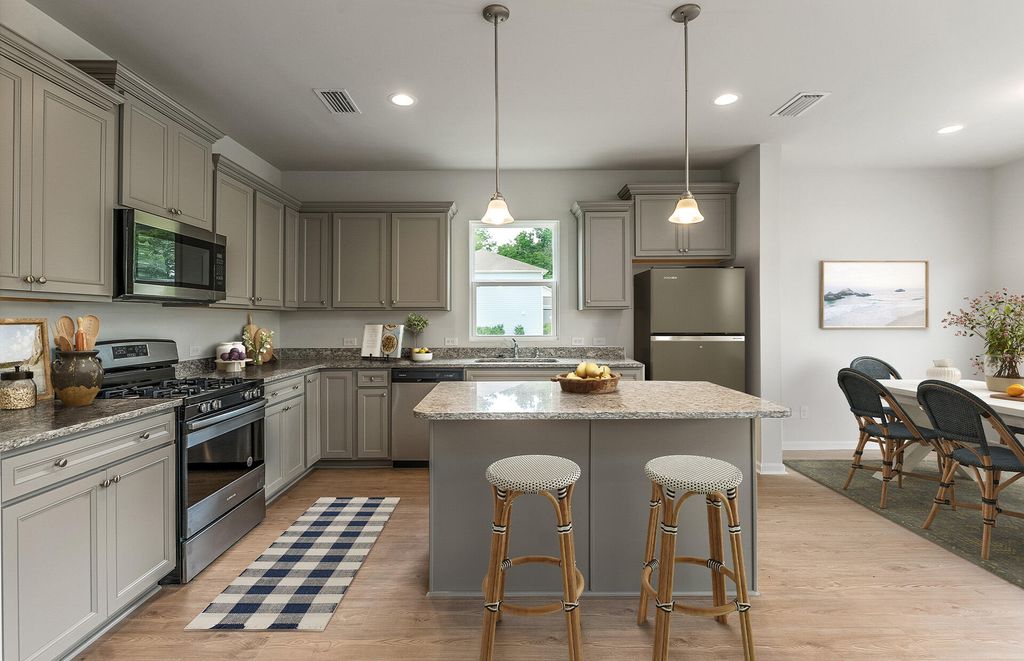 Image 5 of property listing at 799 Meadowbrook Lane, Summerville, SC 29483