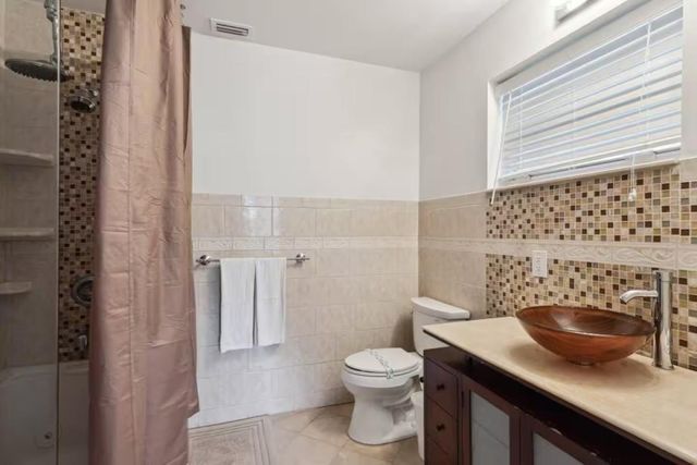 1925 NE 29th Ct, Fort Lauderdale, FL 33306