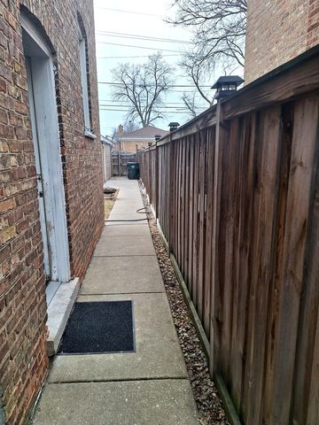 932 Bellwood Avenue, Bellwood, IL 60104