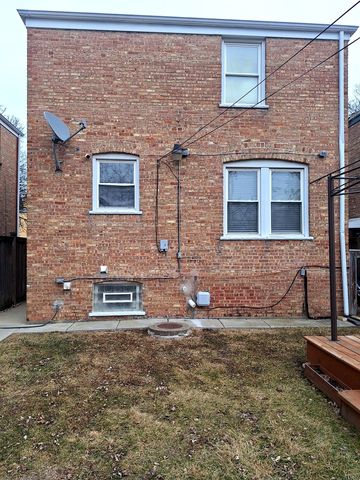 932 Bellwood Avenue, Bellwood, IL 60104